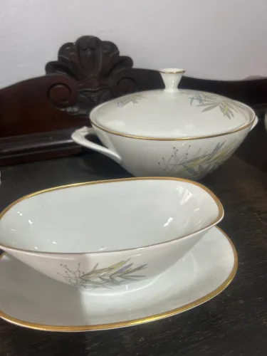 Conjunto com Sopeira e molheira em porcelana 30cm