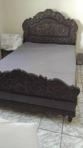 Vendo cama de casal, madeira maciça de lei,