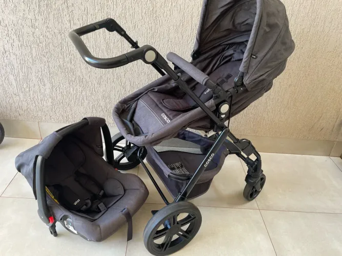 Carrinho de bebê e bebê conforto 