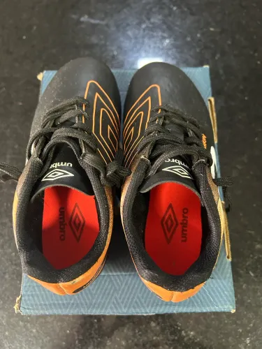 Chuteira umbro 30