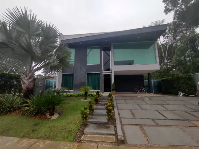 Casa Duplex no Alphaville 1/ 4 suítes uma Master com Closet 100% mobiliada churrasqueira  