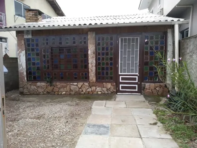 Aluga-se casa na Cachoeira do Bom Jesus