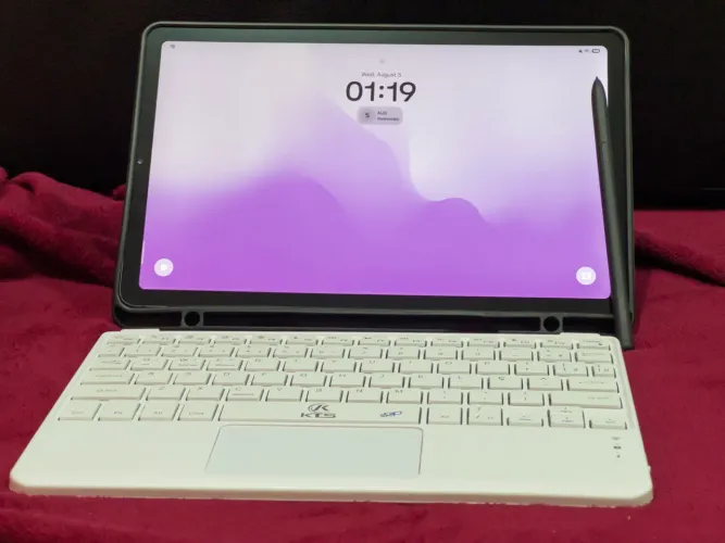 Tablet S6 lite com teclado e capinha