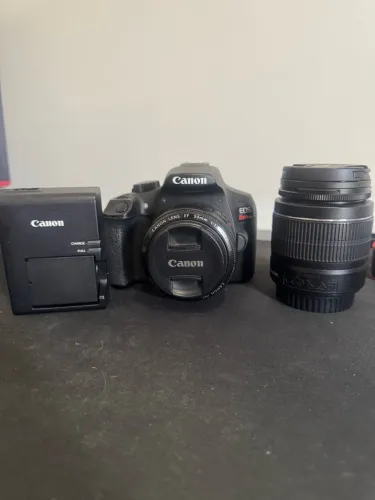 Cânon T6 com duas lentes