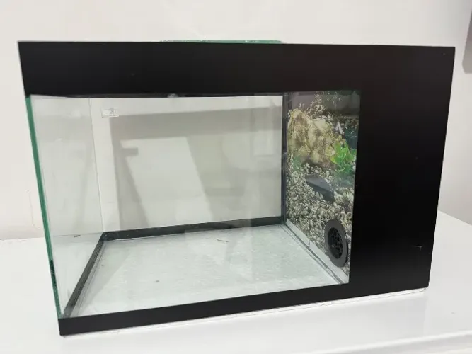 Aquário com sexto vidro lateral novo com tampas 
