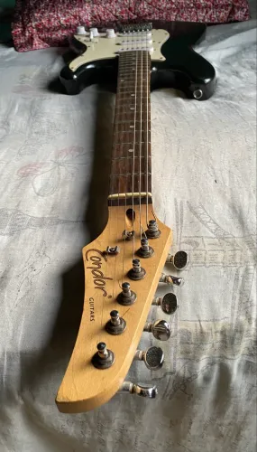 VIOLÃO E GUITARRA
