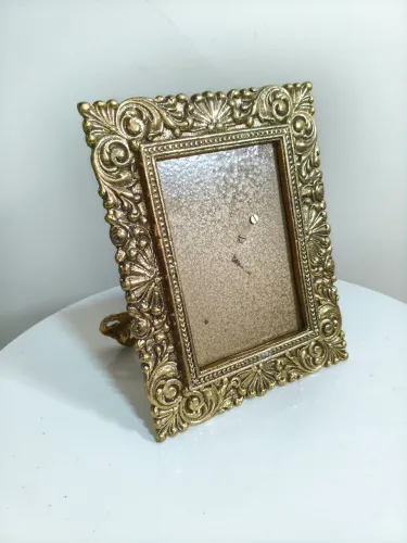 Porta retrato de metal dourado pesado antigo vintage sem vidro