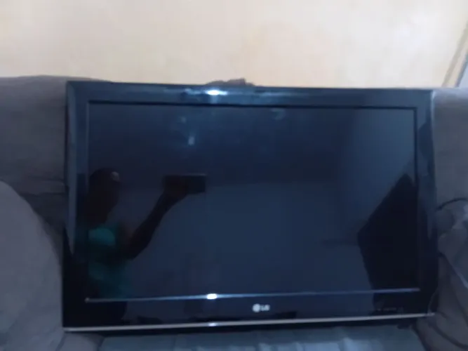 Tv lg 32 polegadas com defeito não e smart só com som