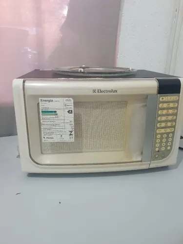 Micro-ondas usado em bom estado .valor 150 reais . Contato *
