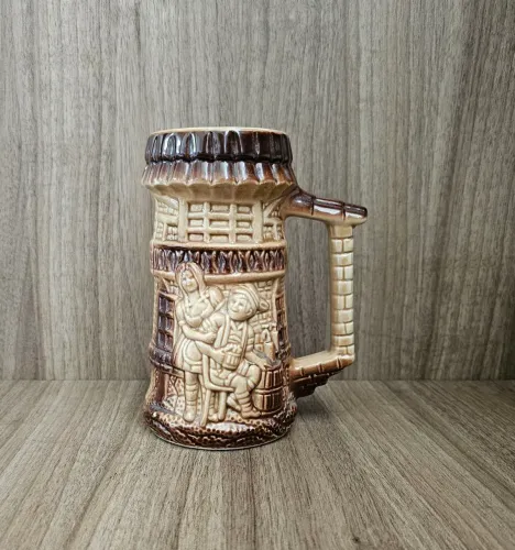 Caneco de chopp em relevo