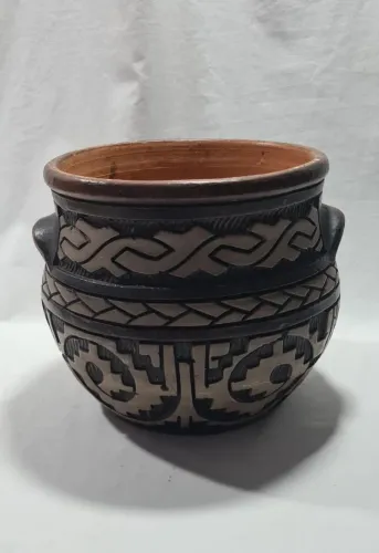 Vaso Artesanal em cerâmica Marajoara 