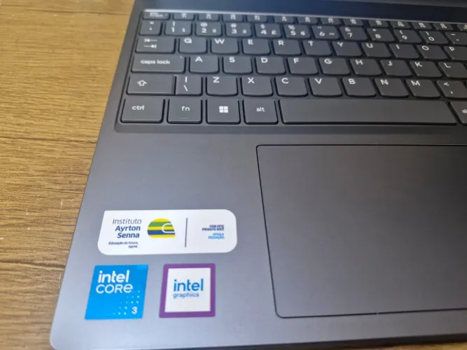 Notebook LENOVO SLIM SEMI NOVO SEM DETALHES PRONTO PARA USO 