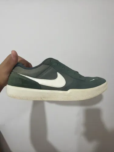Tênis Nike sb force