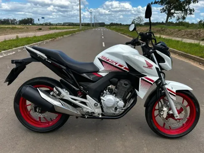 HONDA CB 250F ano 2022
