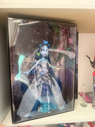 monster high skullector emily 