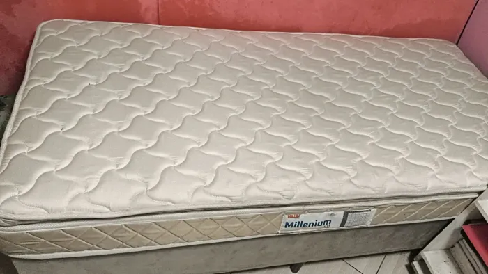 Cama Seminova: Cama Box Solteiro Colchão Espuma D33 Pillow Top Millenium Hellen