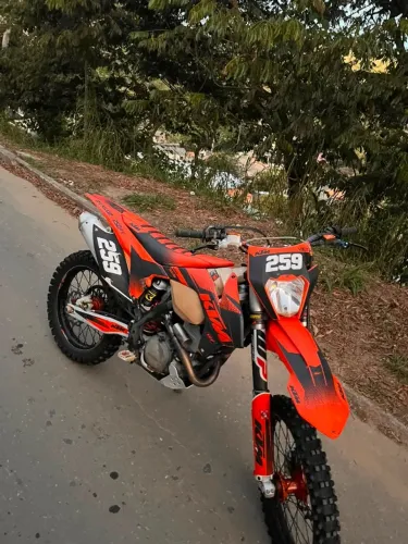Vendo ou troco por moto de rua