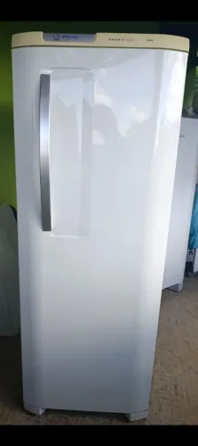 Vendo geladeira Eletrolux Frost Free 