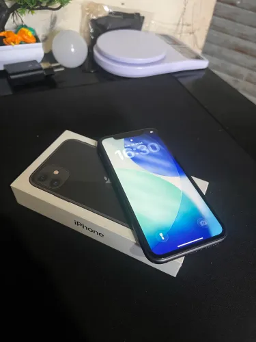 iPhone 11 Preto 128gb Com Caixa Original e cabo Lightning