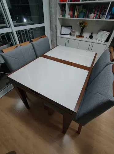 Mesa Extensível 4 Lugares + 4 Cadeiras Impermeabilizadas
