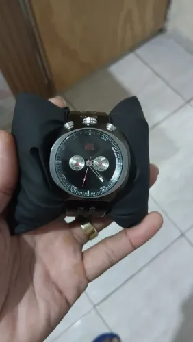 Relógio quikisilver em perfeito estado 