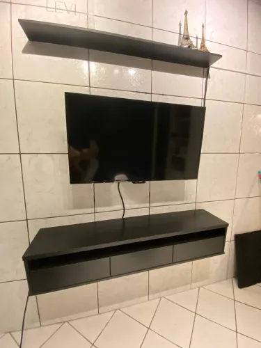 Rack de Sala Suspenso Novinho Desapego