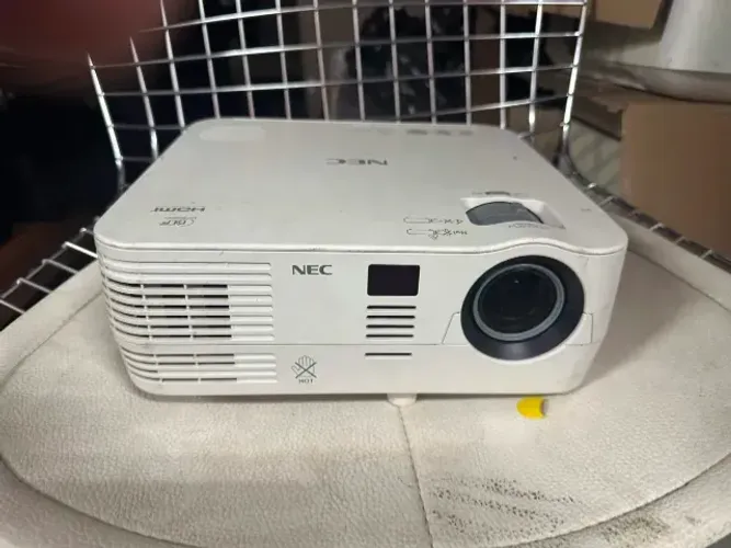 Projetor NEC VE282X DLP - 2.800 Lumens / Entrada HDMI / Imagem Boa