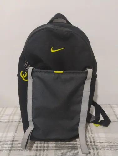 MOCHILA NIKE HIKE 27L