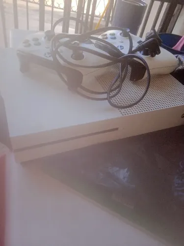 X box one S 1 tera 2 controles