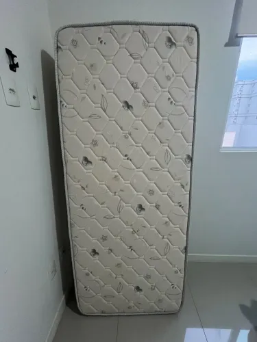 Vende-se colchão de solteiro ( pouco usado )