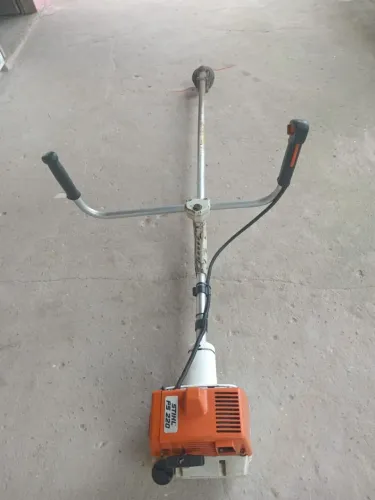Está pra venda uma Roçadeira