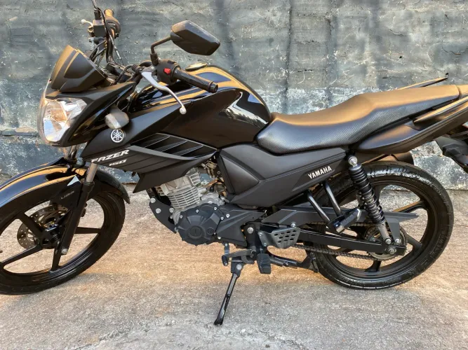 Moto semi nova com apenas 24mil KM