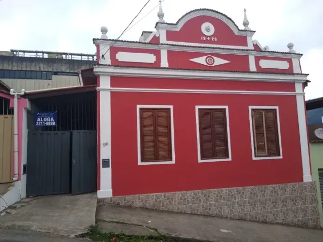 Aluga-se casa grande próxima ao mergulhão
