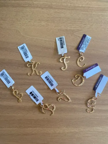 Vende-se Pingentes Letras