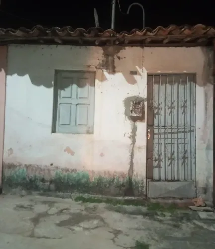 VENDE-SE OU TROCA.. CHÃO DE CASA. TROCO EM MOTO OU EM CARRO