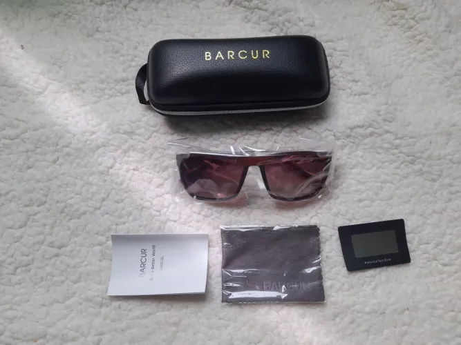 Óculos de sol masculino da marca BARCUR.