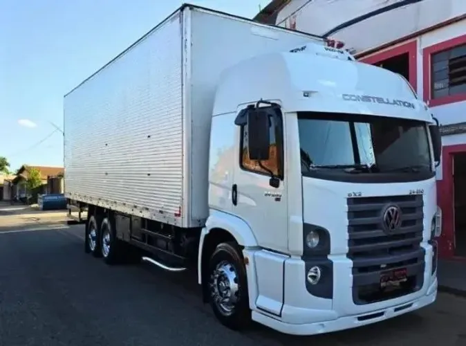 Vw 24250 6x2 - Ano 2011 Baú