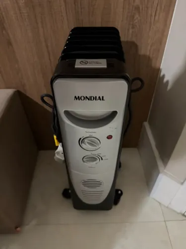 Aquecedor a Óleo Mondial Preto/Prata 1500W A-06