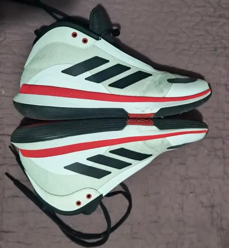 Tênis Adidas Basquetebol