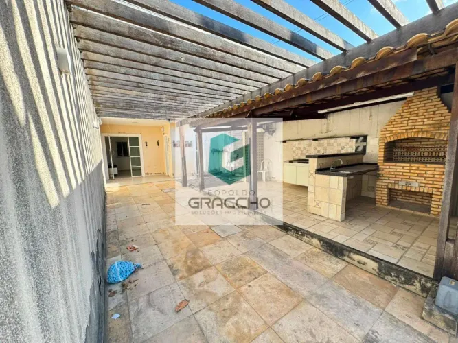 Casa duplex para vender no Bairro Edson Queiroz por R$650.000