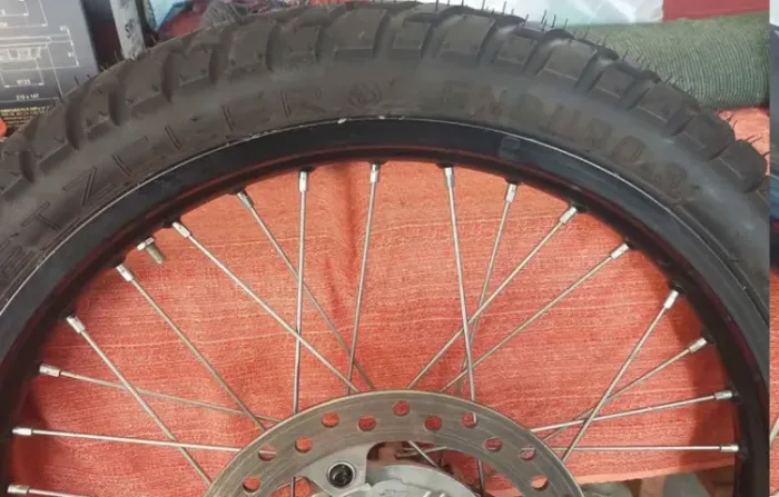 Roda XRE com Pneu