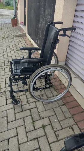 Vendo cadeira de rodas