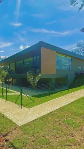 Casa de condomínio para venda tem 735 metros quadrados em Jardins França - Goiânia - GO