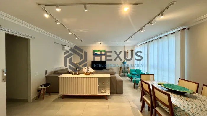 Apartamento reformado frente mar com vista mar na Praia das Pitangueiras, Guarujá