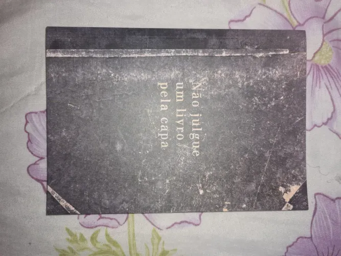 Livro Não Julgue um Livro Pela Capa