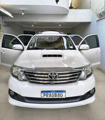 Toyota Hilux SW4 SRV D4-d 4X4 3.0 TDI Dies. AUT 2015