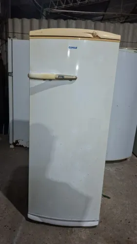 Geladeira Consul 300 lts num tá linda não mas funcionando direitinho 350 reais VR ETOGRATS