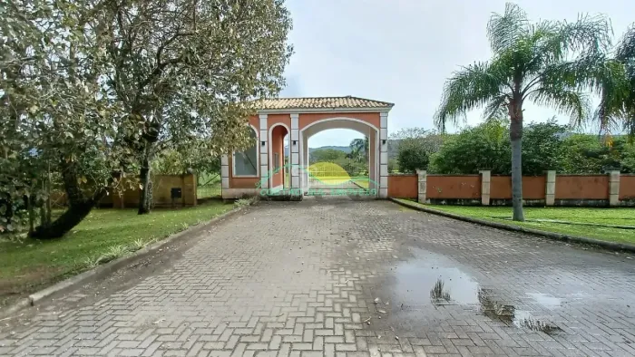 Terreno plano 401,14m² em condomínio fechado, Lagoinha do Leste II, com Escritura Pública,