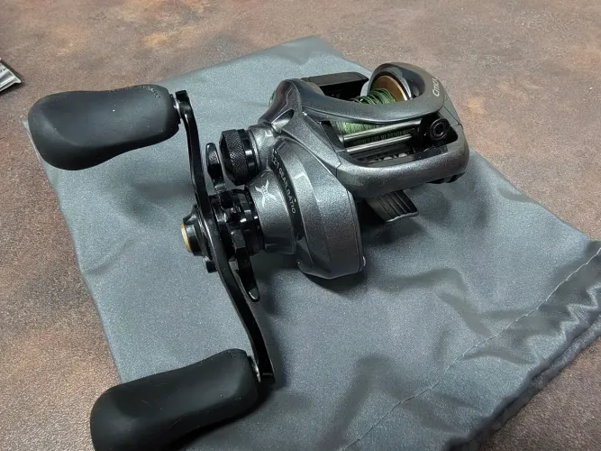 Carretilha Shimano CITICA 200 HG lado Direito