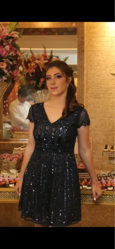 Vestido de festa curto com pedrarias